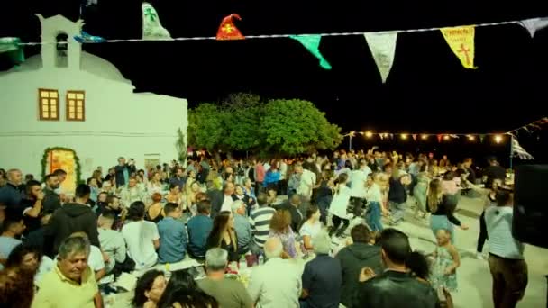 ギリシャのイオス 9月7 2022 地元の人々や観光客が踊り 教会で聖マリアを祝う伝統的な祭り — ストック動画