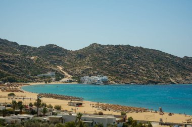 Yunanistan 'ın ünlü Mylopotas plajının nefes kesici panoramik manzarası