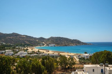 Yunanistan 'ın ünlü Mylopotas plajının nefes kesici panoramik manzarası