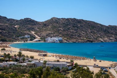 Yunanistan 'ın ünlü Mylopotas plajının nefes kesici panoramik manzarası
