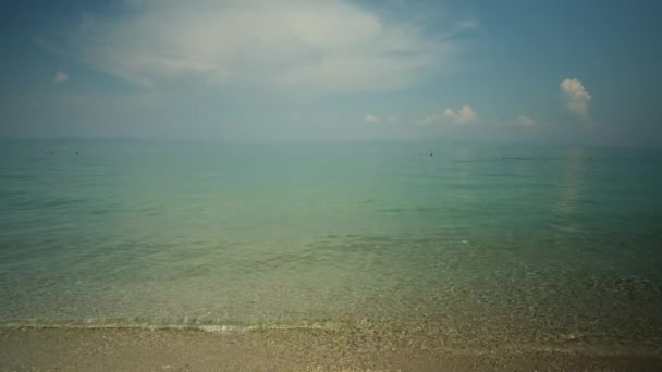 ギリシャクリオピギ 2022年8月31日 ギリシャのチャルキディキのクリオピギビーチの透明な水 — ストック動画