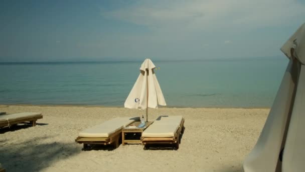 Kriopighi Greece August 2022 View Tourists Enjoying Turquoise Sandy Beach — Wideo stockowe