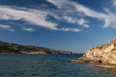 Ios Cyclades Yunanistan 'daki Kalamos' un inanılmaz turkuaz plajı