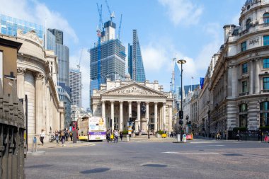 Londra, Birleşik Krallık - 23 Mayıs 2018: Londra 'daki şehir merkezi caddesi manzarası
