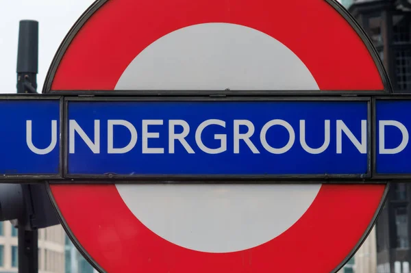 London Storbritannien Maj 2018 Utsikt Över Den Berömda Tunnelbaneskylten Londoner — Stockfoto