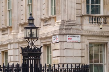 Londra, Birleşik Krallık - 23 Mayıs 2018: Londra 'daki ünlü Downing Street manzarası