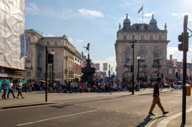 Londra, Birleşik Krallık - 21 Mayıs 2018: Londra 'da kalabalık bir Piccadilly Sirki manzarası