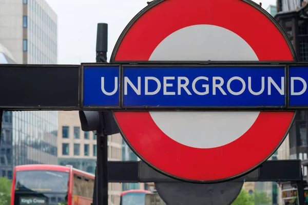 London Storbritannien Maj 2018 Utsikt Över Den Berömda Tunnelbanetecknet Londoner — Stockfoto