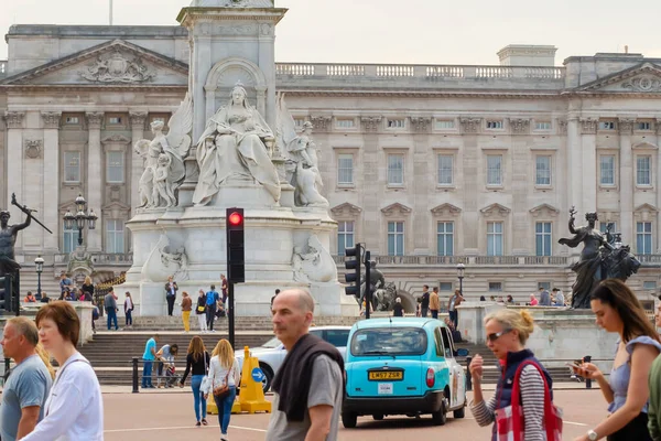 Londres Reino Unido Maio 2018 Vista Dos Turistas Frente Palácio — Fotografia de Stock