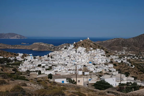 希腊爱荷斯岛风景如画 粉饰一新的全景 — 图库照片