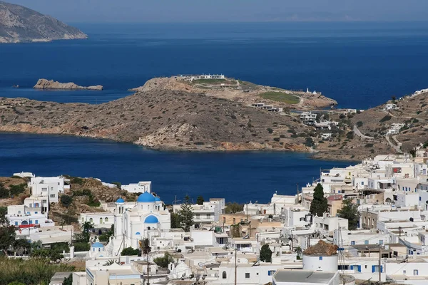 Panoramiczny Widok Bieloną Wioskę Port Ios Grecja — Zdjęcie stockowe
