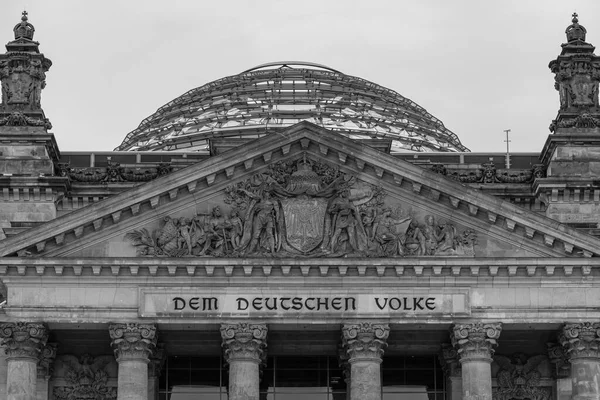德国柏林 2023年4月18日 德国柏林议会的观点 黑白分明 — 图库照片