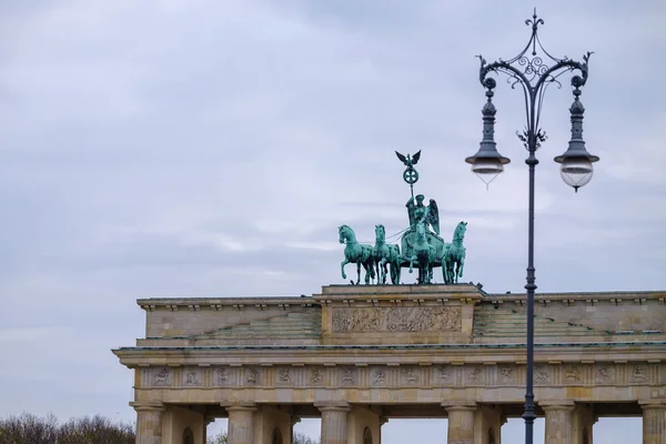 Berlin Germany April 2023 View Decorated Street Lamp Quadriga Statue — Stock Photo, Image