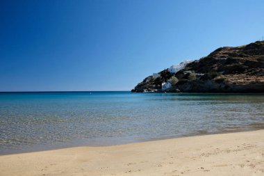 Ios Cyclades Yunanistan 'daki Kolitsani' nin büyüleyici turkuaz kumlu plajı