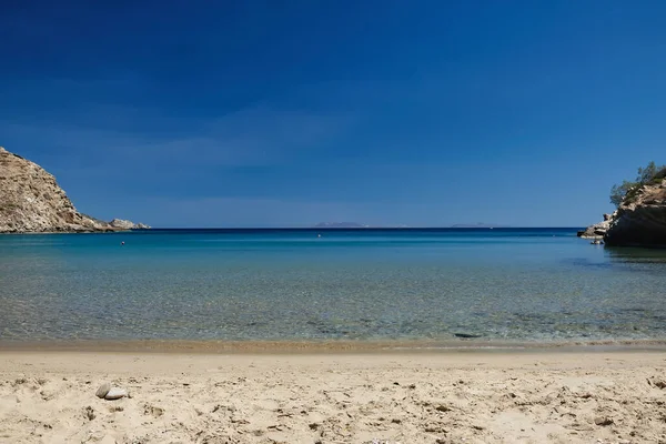 Oszałamiająca Turkusowa Piaszczysta Plaża Kolitsani Ios Cyclades Grecja — Zdjęcie stockowe