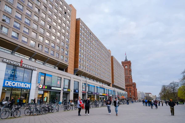 Berlin Deutschland April 2023 Blick Auf Den Alexanderplatz Und Das — Stockfoto