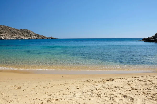 Вид Красивый Бирюзовый Песчаный Пляж Милопотас Иосе Греция — стоковое фото