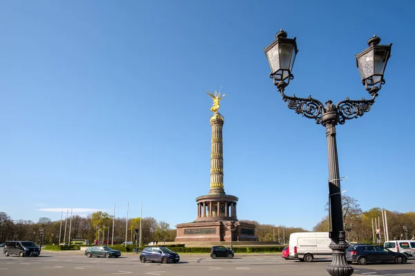 ベルリン ドイツ 2023年4月19日 ベルリンドイツの美しい勝利の列 ベルリンドイツの装飾された街灯の眺め — ストック写真