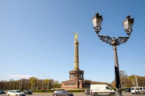 ベルリン ドイツ 2023年4月19日 ベルリンドイツの美しい勝利の列 ベルリンドイツの装飾された街灯の眺め — ストック写真