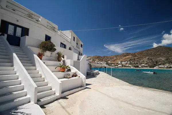 Ios Greece May 2021 Whitewashed Hotel Rents Rooms Typical Cycladic — Stock Photo, Image