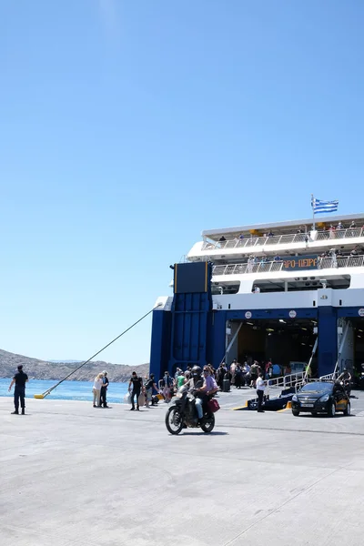 Ios Griechenland Mai 2021 Blick Auf Eine Fähre Hafen Der — Stockfoto