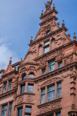 Berlin, Almanya - 19 Nisan 2023: Berlin Almanya 'da Spree nehrinin yanındaki eski Kurfrstenhaus seçim evinin görüntüsü