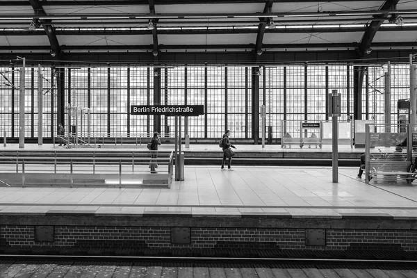 ベルリン ドイツ 2023年4月19日 ベルリンの鉄道駅Friedrichstrasseの眺めドイツ — ストック写真