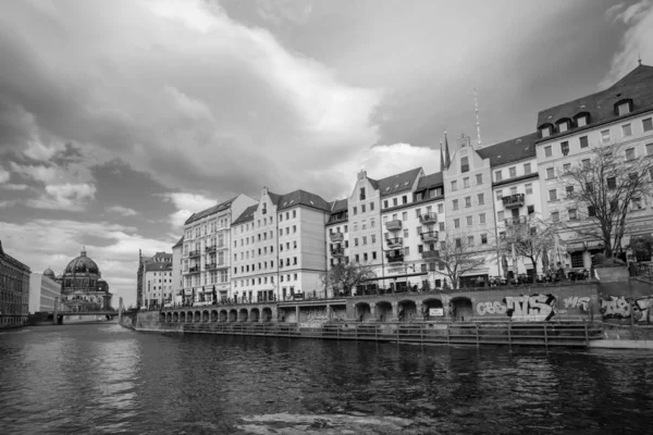 Берлін Німеччина Квітня 2023 Прекрасний Вид Річку Спрей Житлові Будинки — стокове фото