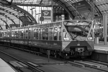 Berlin, Almanya - 19 Nisan 2023 Berlin Almanya merkez tren istasyonu görüntüleme