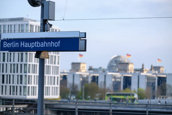 2023年4月19日 柏林中央火车站和德国议会背景在柏林的观点 — 图库照片