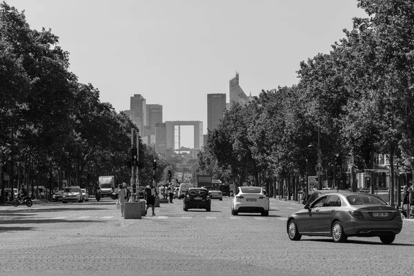 法国巴黎 2023年6月25日 背景在法国巴黎的格朗德阿梅大道和拉防御大道 黑白相间 — 图库照片