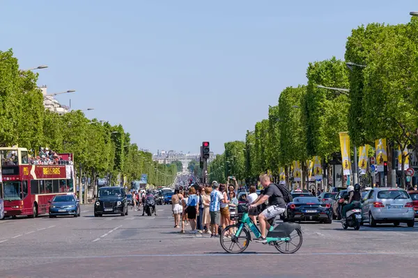 法国巴黎 2023年6月25日 法国巴黎著名的爱丽舍大街全景 — 图库照片