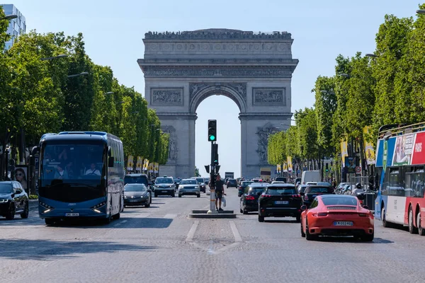 法国巴黎 2023年6月25日 法国凯旋门 凯旋哈尔拱门和著名的巴黎爱丽舍大街全景 — 图库照片