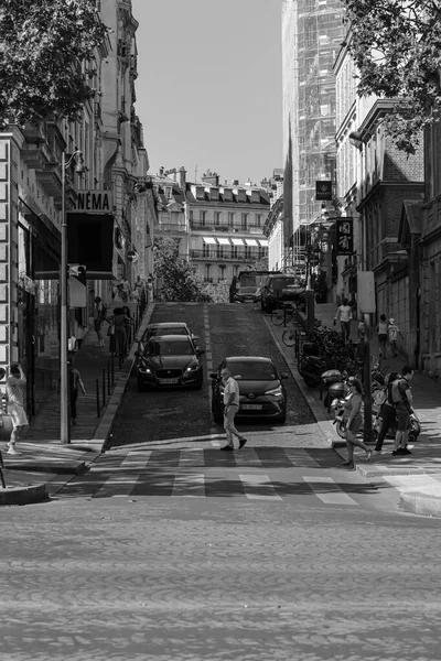 法国巴黎 2023年6月25日 法国巴黎市中心一条典型的小街 — 图库照片