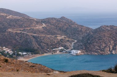 Yunanistan 'ın ünlü Mylopotas plajının nefes kesici panoramik manzarası