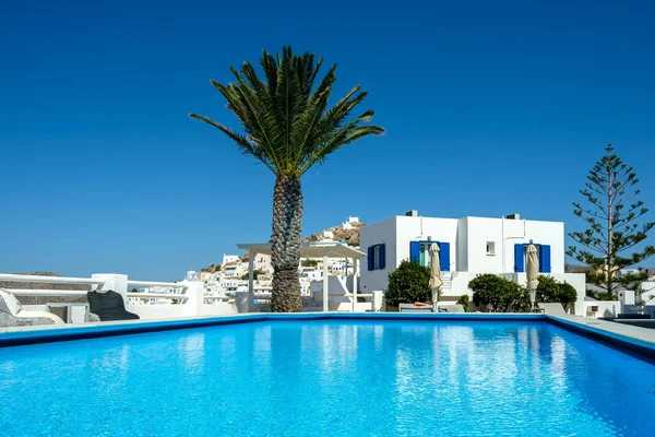 Ios Greece September 2023 View Picturesque Hotel Swimming Pool Whitewashed — Stock Photo, Image