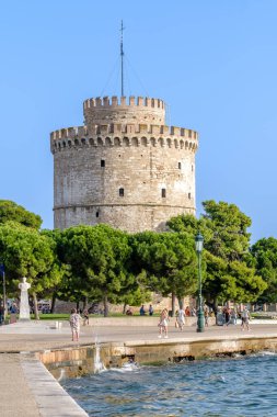 Selanik, Yunanistan - 22 Eylül 2023: Selanik 'te bir anıt ve müze olan Beyaz Kule manzarası