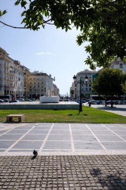 Selanik, Yunanistan - 22 Eylül 2023: Yunan devlet adamı Eleftherios Venizelos 'un heykeli ve Aristo Meydanı manzarası