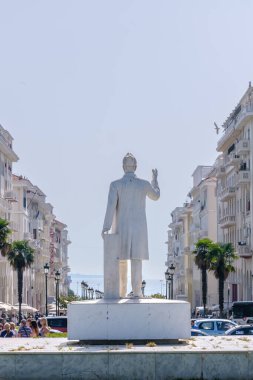 Selanik, Yunanistan - 22 Eylül 2023: Yunan devlet adamı Eleftherios Venizelos 'un heykeli ve Aristo Meydanı manzarası