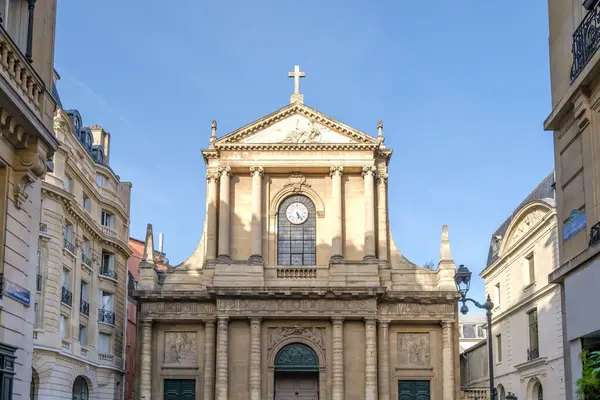 Paris, Fransa - 8 Ekim 2023: Paris 'teki Roma Katolik Kilisesi Saint-Thomas-dAquin manzarası