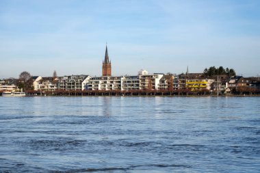 Bonn Almanya 'daki Ren nehrinin panoramik manzarası