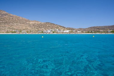 Yunanistan 'daki Magganari' nin büyüleyici turkuaz plajının panoramik manzarası