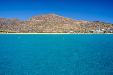 Yunanistan 'daki Magganari' nin büyüleyici turkuaz plajının panoramik manzarası