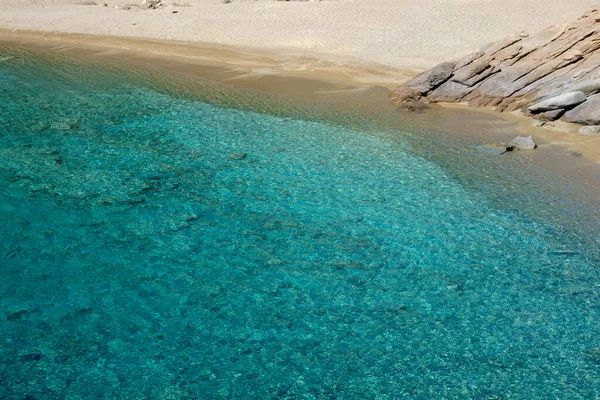 Erstaunlich Transparentes Und Klares Türkisfarbenes Wasser Wunderschönen Strand Von Tripiti Stockbild