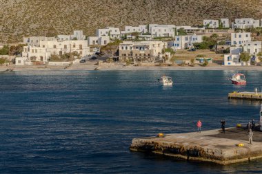 Folegandros, Yunanistan - 1 Mayıs 2024: Yunanistan 'daki Folegandros adasının manzarası
