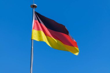 Güneşli bir günde Almanya 'nın ulusal bayrağını görmek