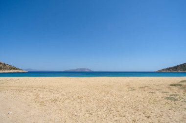 Yunanistan 'daki Agia Theodoti' nin kumlu ve turkuaz plajının muhteşem manzarası