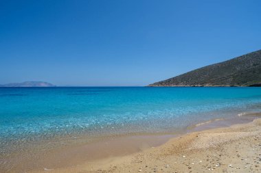 Yunanistan 'daki Agia Theodoti' nin kumlu ve turkuaz plajının muhteşem manzarası