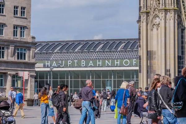 stock image Cologne, Germany - May 22, 2024 : View of the crowded Hauptbahnhof, the Central railway station of Cologne Germany