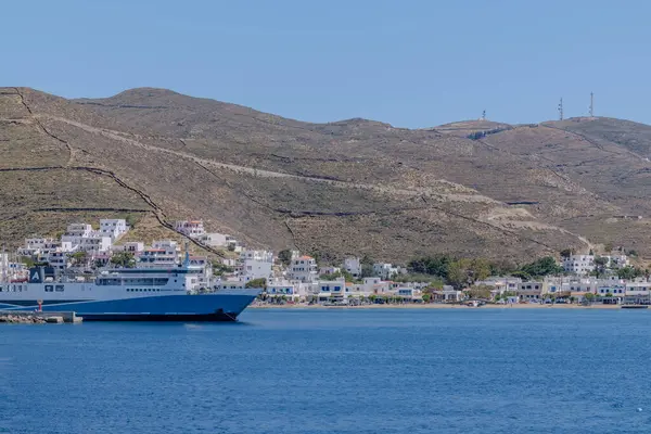 stock image Kythnos, Greece - May 6, 2024 : View of a ship at the port of Kythnos Greece